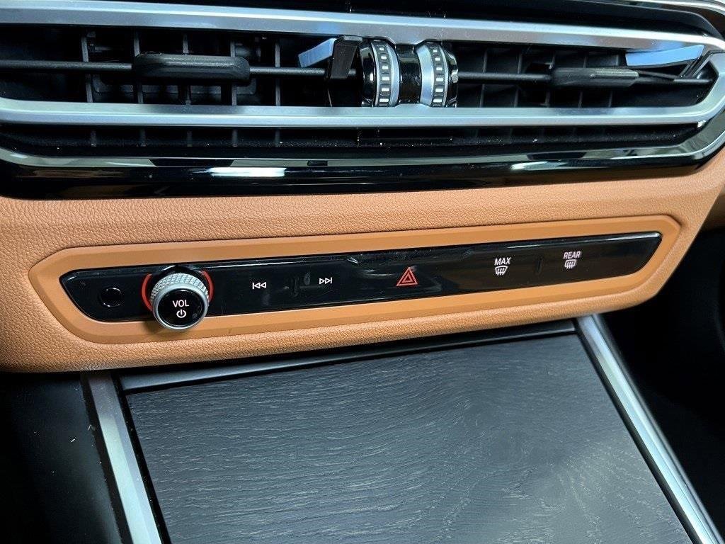 Used 2023 BMW 330i xDrive Sedan w/ Premium Package image 44