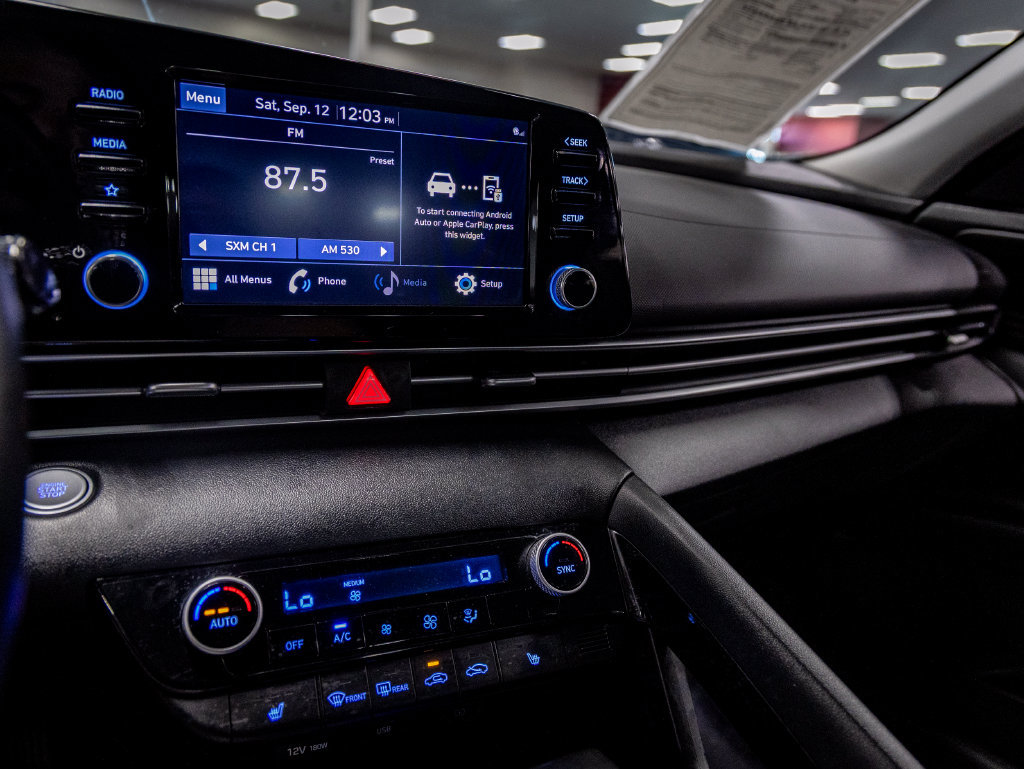Used 2021 Hyundai Elantra SEL w/ Convenience + Premium Package FWD image 19