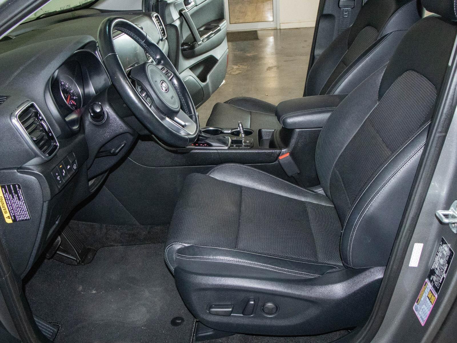 Used 2022 Kia Sportage EX w/ EX Technology Package image 8