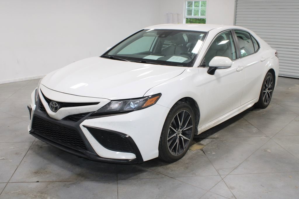 Used 2022 Toyota Camry SE FWD image 4