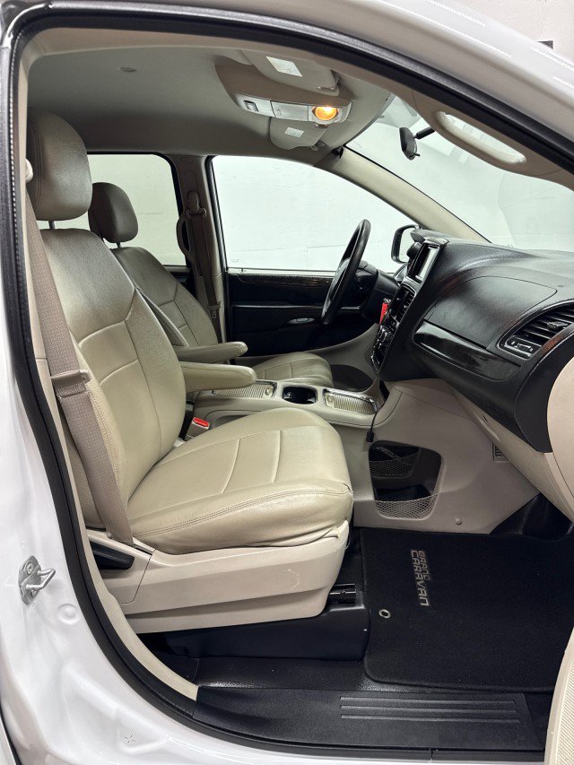 Used 2016 Dodge Grand Caravan SXT FWD image 28