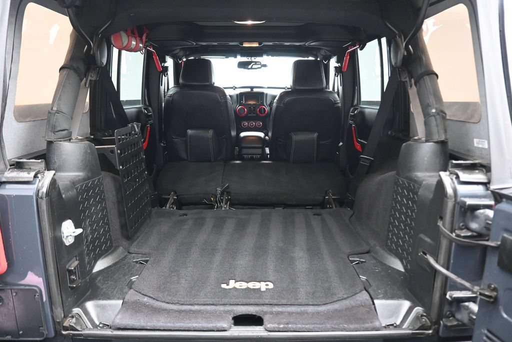 Used 2016 Jeep Wrangler Unlimited Rubicon w/ Connectivity Group AWD/4WD image 34