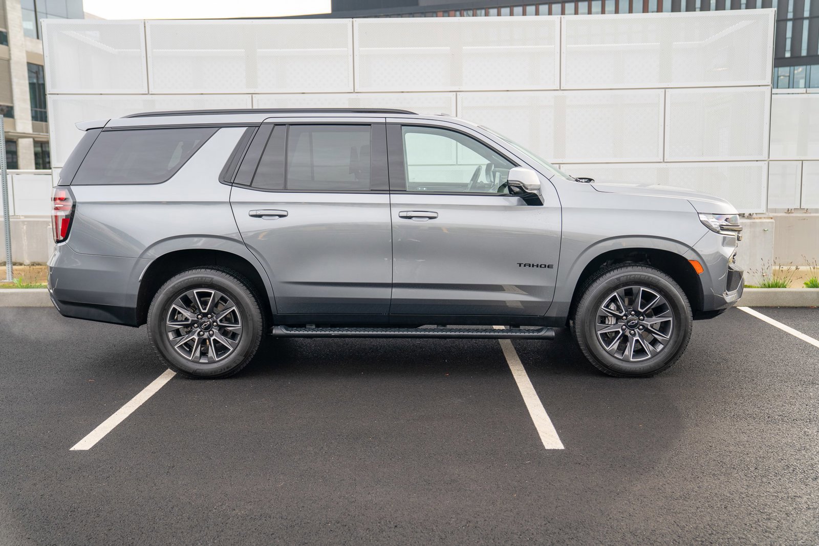 Used 2021 Chevrolet Tahoe Z71 w/ Z71 Off-Road Package image 8