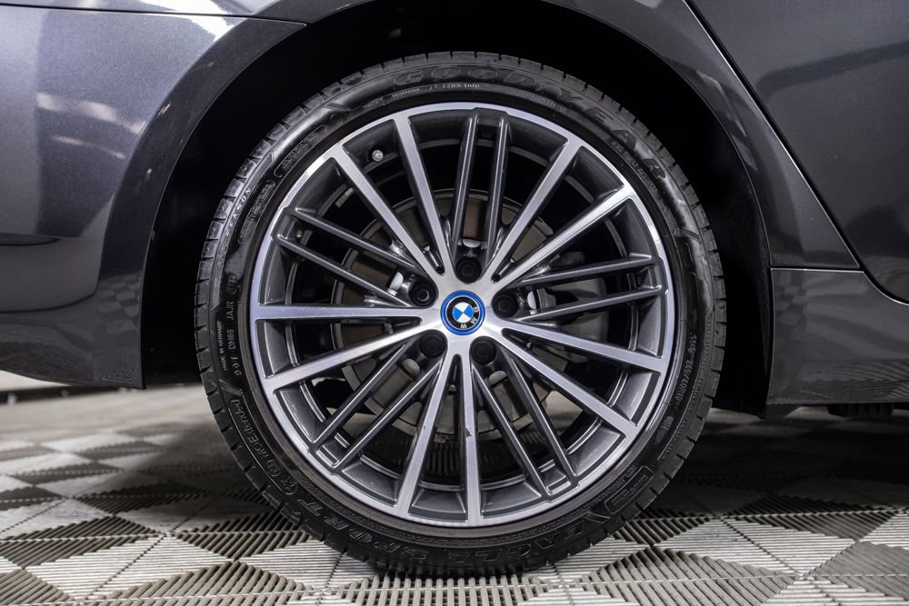 Used 2023 BMW 530e w/ Convenience Package RWD image 40