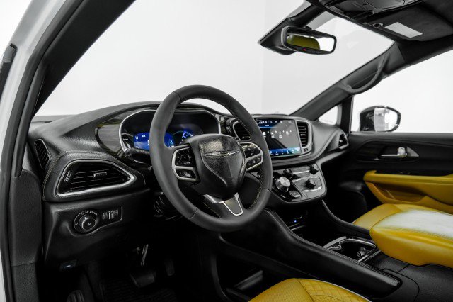 Used 2023 Chrysler Pacifica Pinnacle image 13