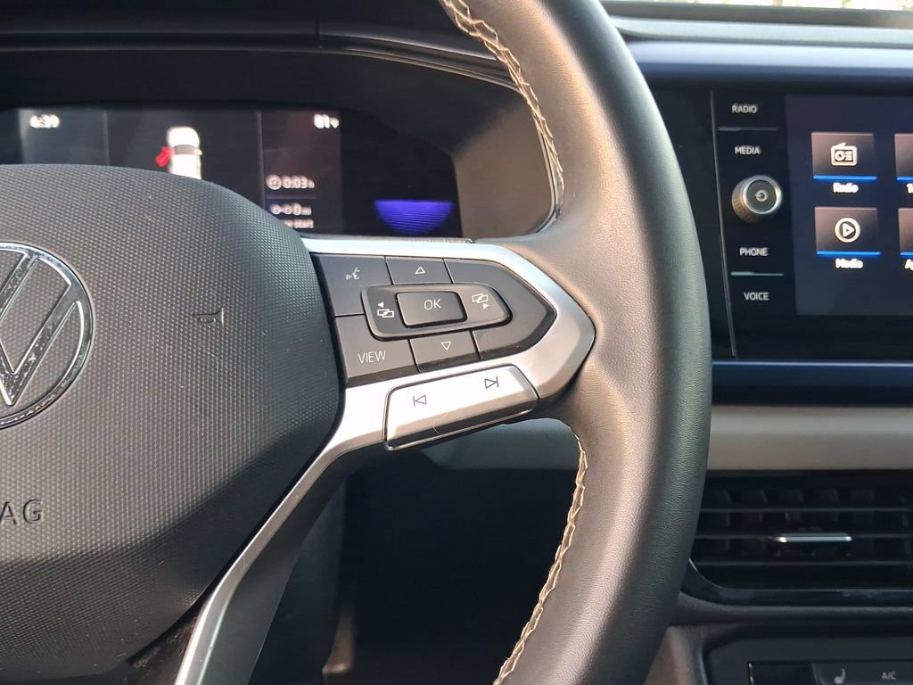 Used 2022 Volkswagen Taos SE w/ Panoramic Sunroof Package FWD image 21
