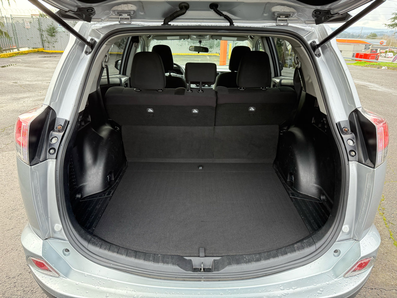 Used 2016 Toyota RAV4 LE image 14