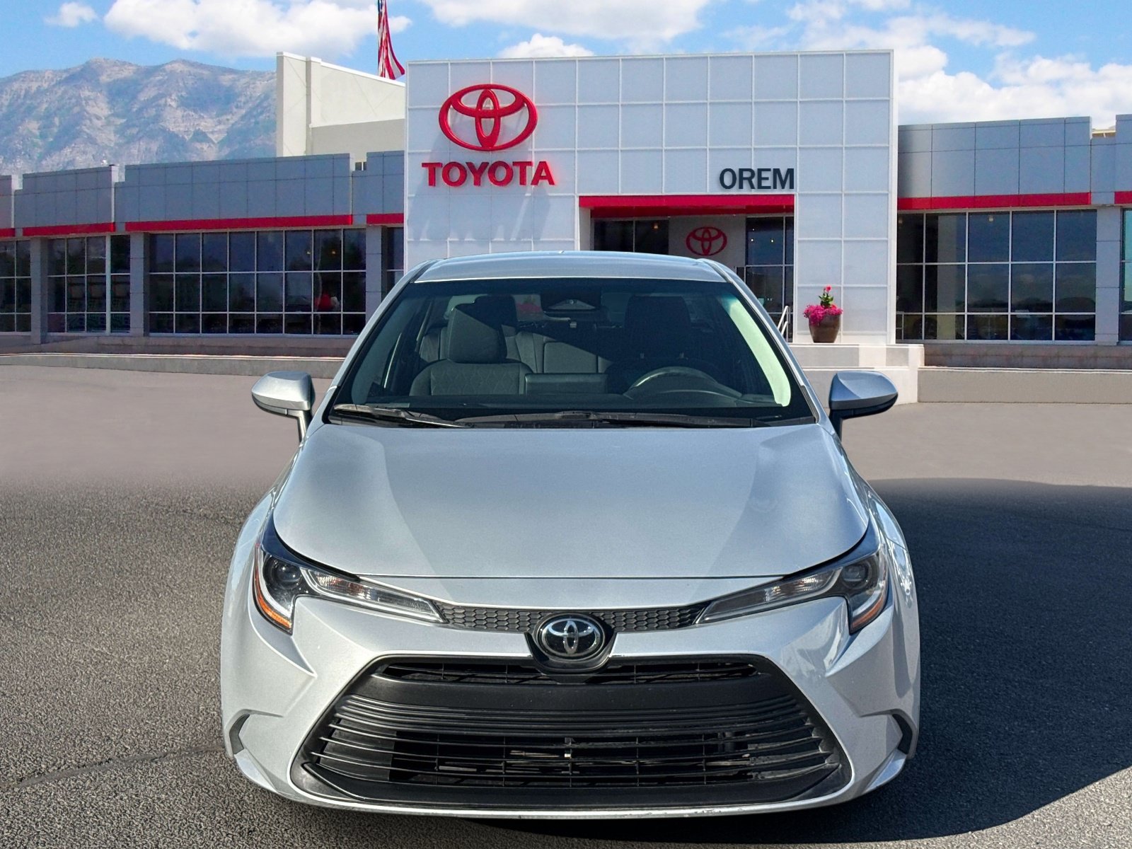 Used 2024 Toyota Corolla LE FWD image 2
