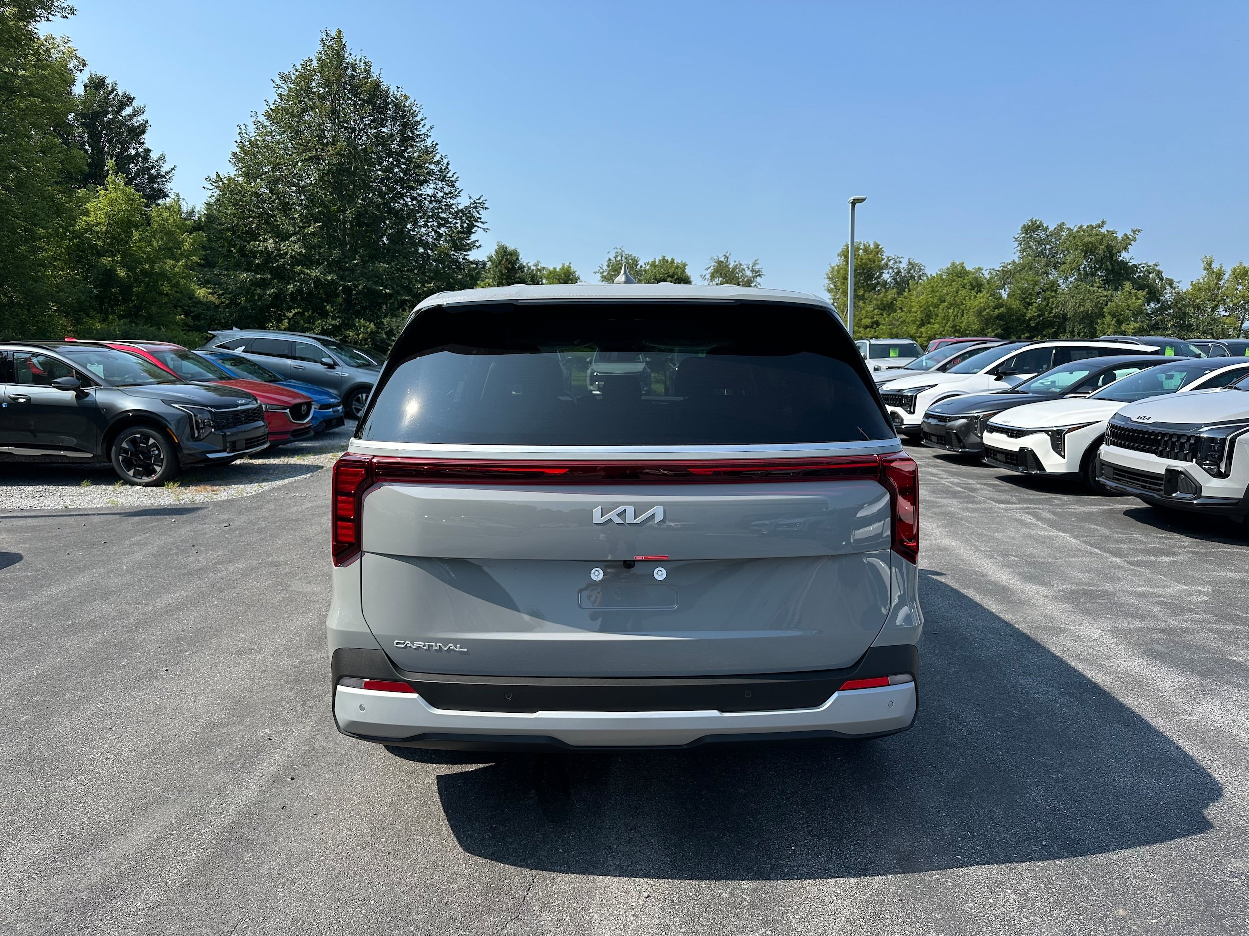 New 2027 Kia Carnival FWD image 6