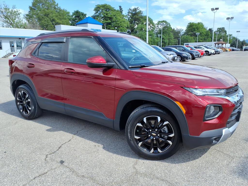 Used 2022 Chevrolet TrailBlazer LT w/ Convenience Package FWD image 2