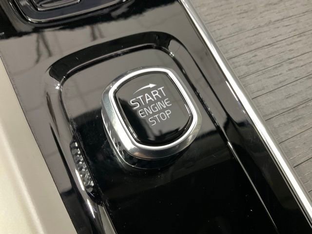 Used 2025 Volvo XC60 B5 Ultra w/ Protection Package Premier image 17