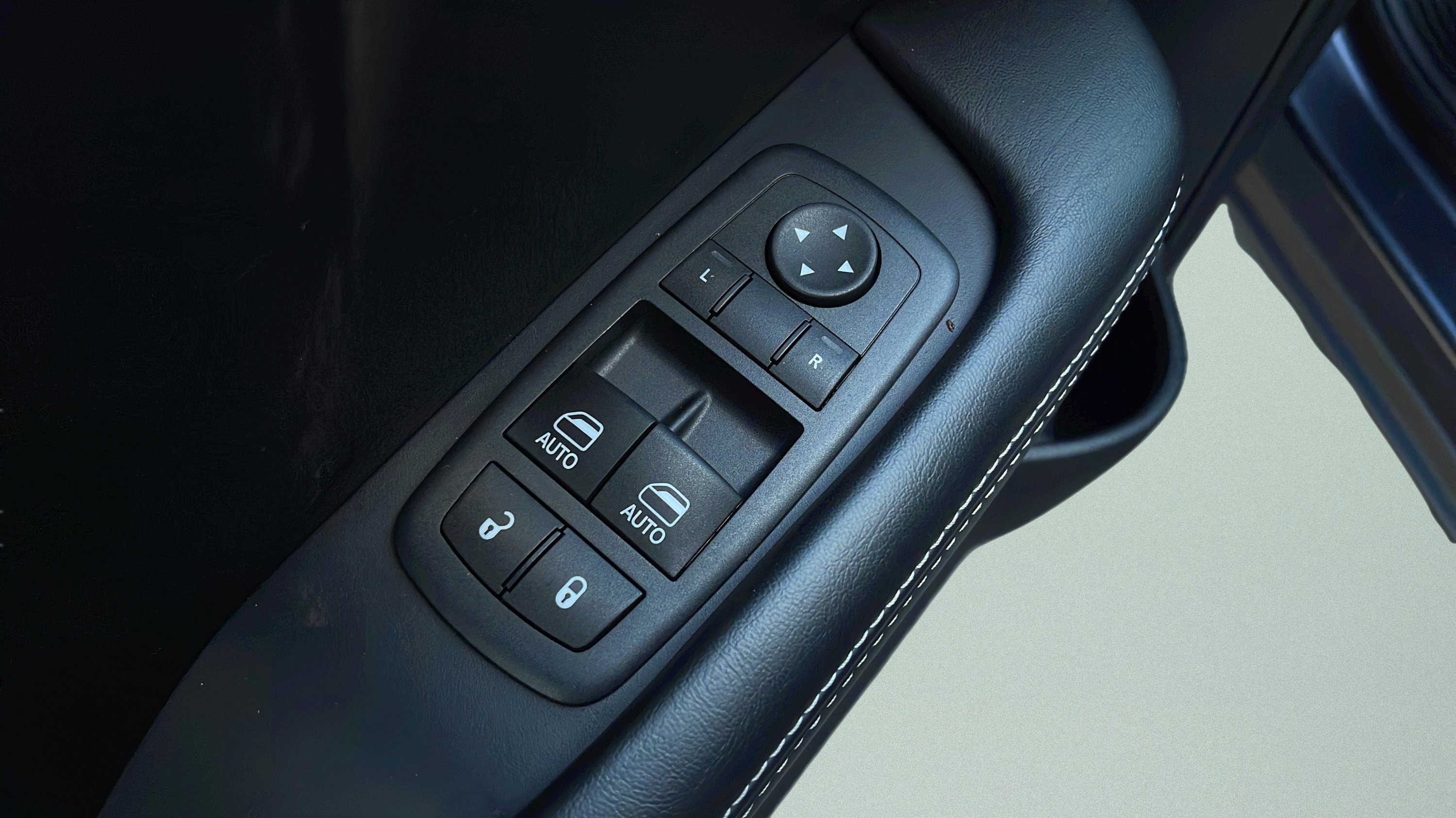 Used 2016 Dodge Challenger SRT w/ Technology Group RWD image 20
