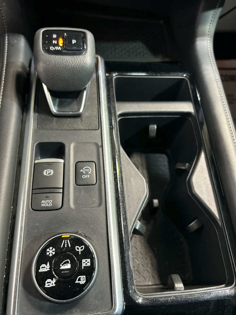Used 2024 Nissan Pathfinder SL AWD/4WD image 18