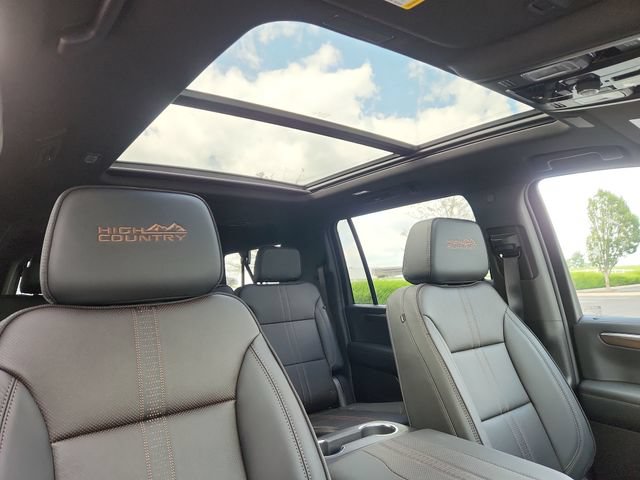 New 2026 Chevrolet Suburban High Country AWD/4WD image 14