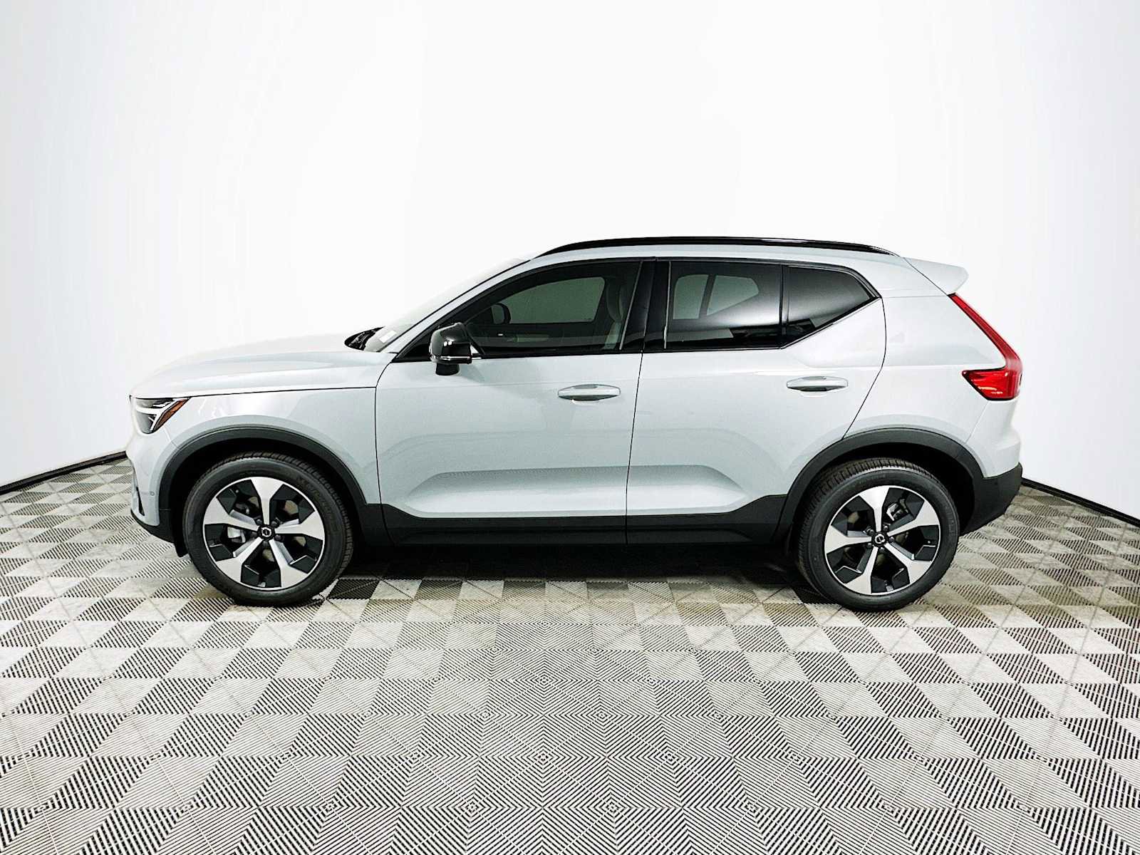 New 2026 Volvo XC40 B5 Plus w/ Protection Package Premier AWD/4WD image 4