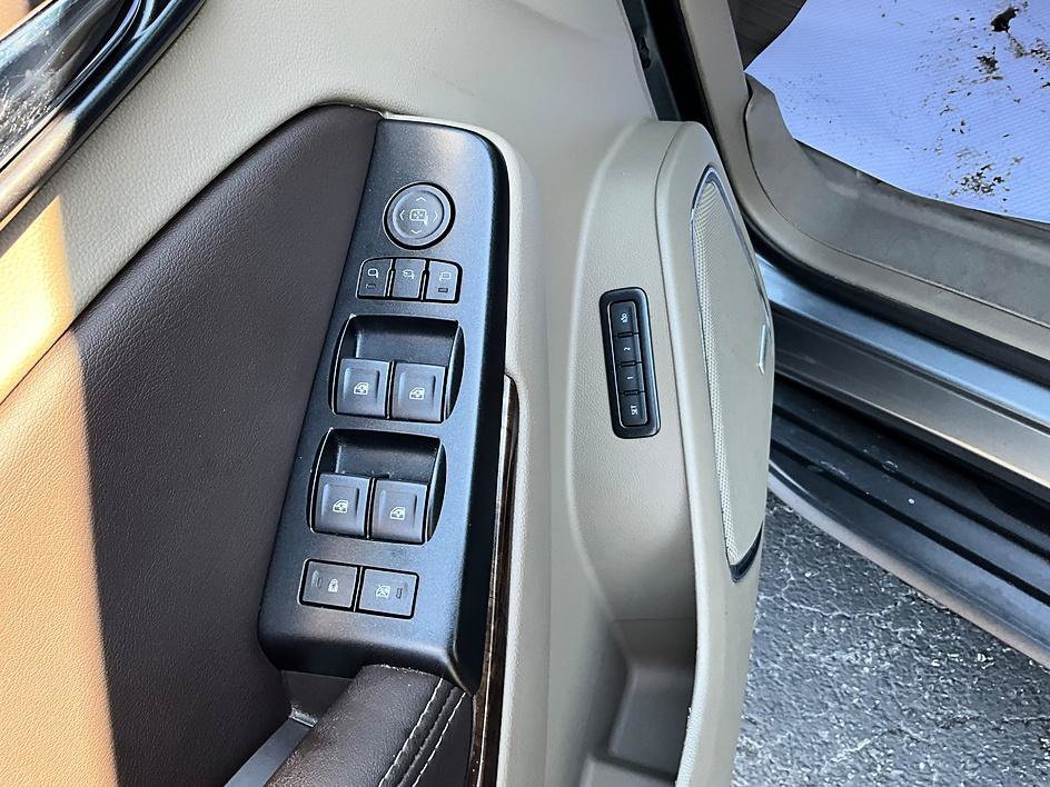 Used 2019 Chevrolet Tahoe LT w/ Luxury Package AWD/4WD image 16