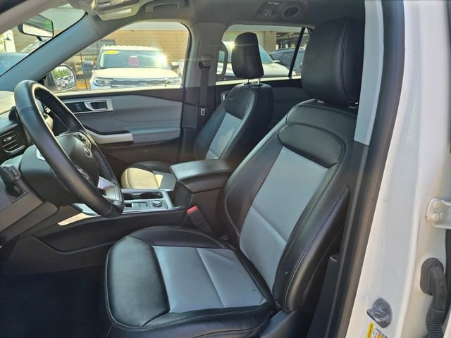 Used 2022 Ford Explorer XLT w/ Equipment Group 202A image 10