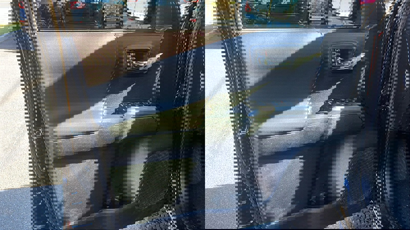 Used 2023 Toyota Tacoma TRD Off-Road image 9