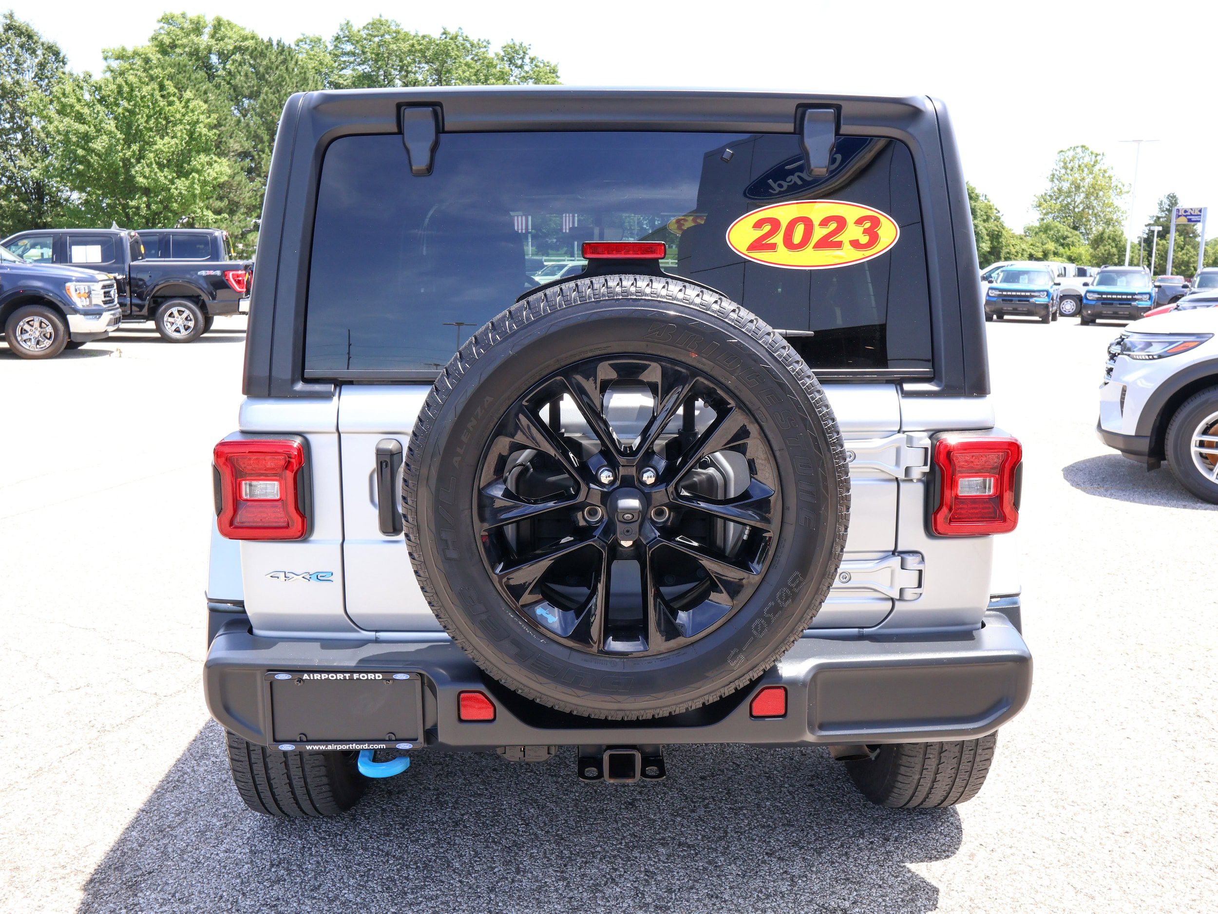 Used 2023 Jeep Wrangler Unlimited Sahara w/ Cold Weather Group AWD/4WD image 4