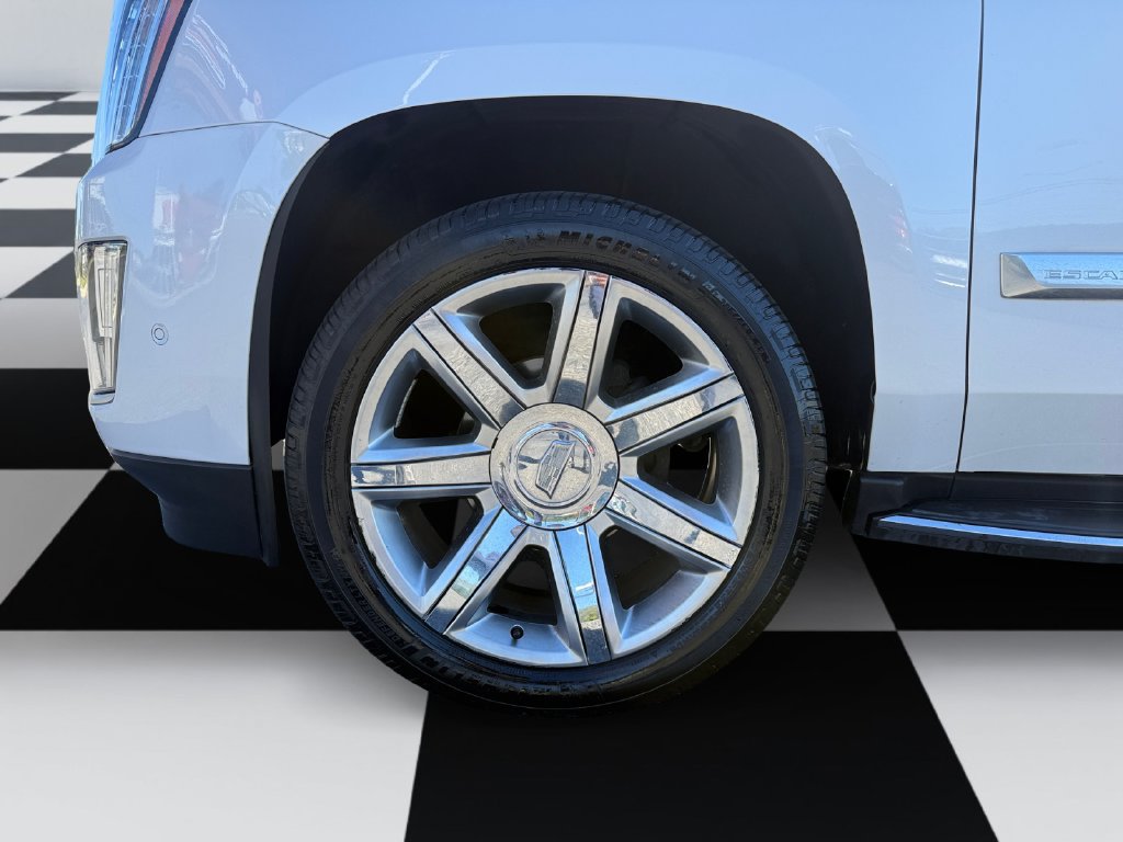 Used 2020 Cadillac Escalade Luxury RWD image 14