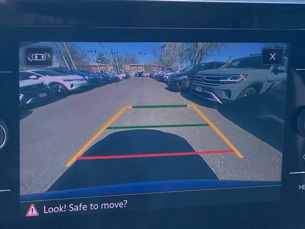 Used 2025 Volkswagen Taos SE image 15