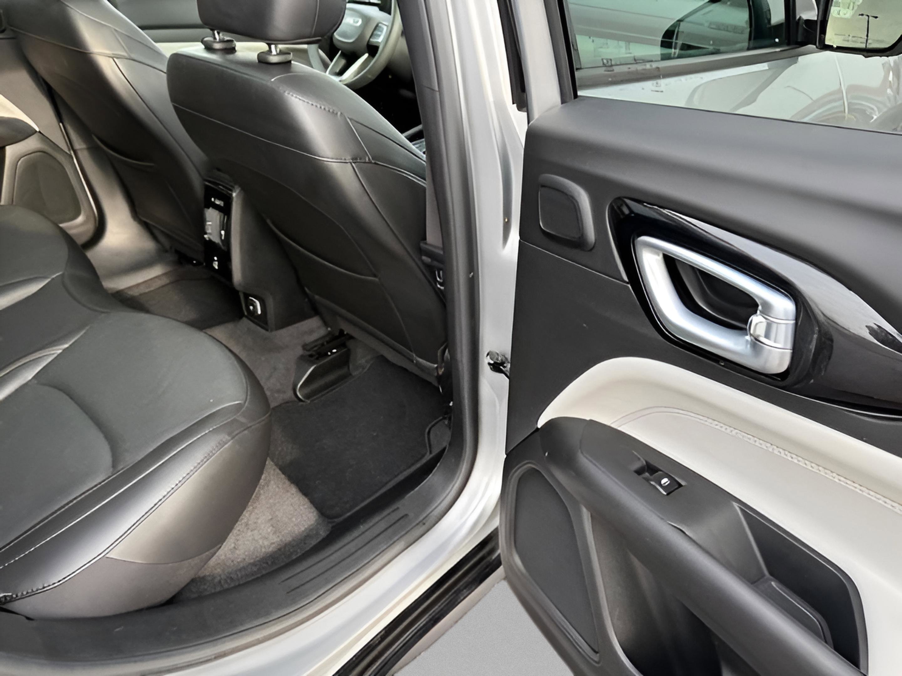 Used 2023 Jeep Compass Limited w/ Elite Group image 12