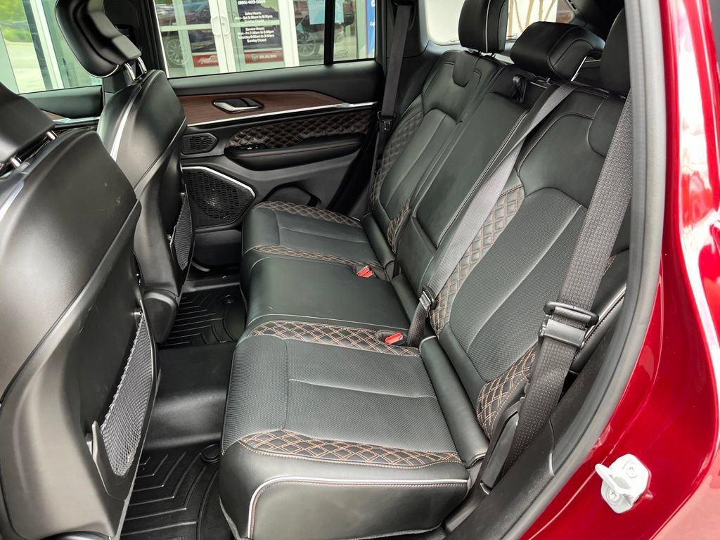 Used 2025 Jeep Grand Cherokee Summit AWD/4WD image 19