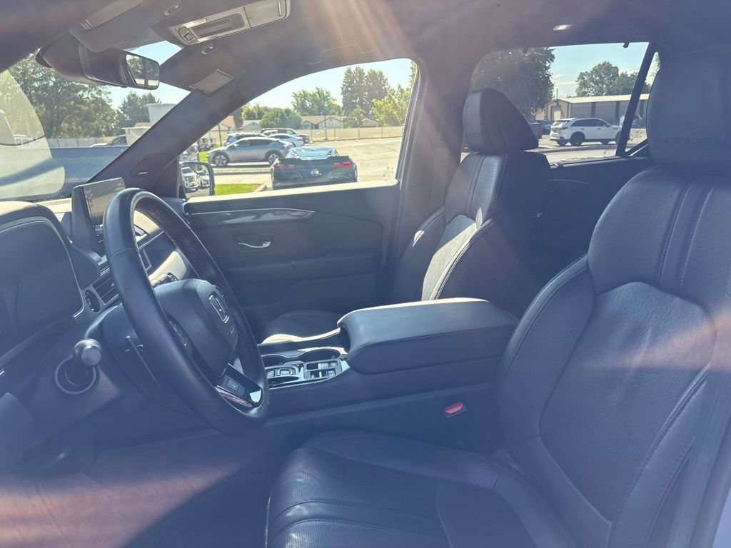 Used 2025 Honda Pilot Black Edition image 15