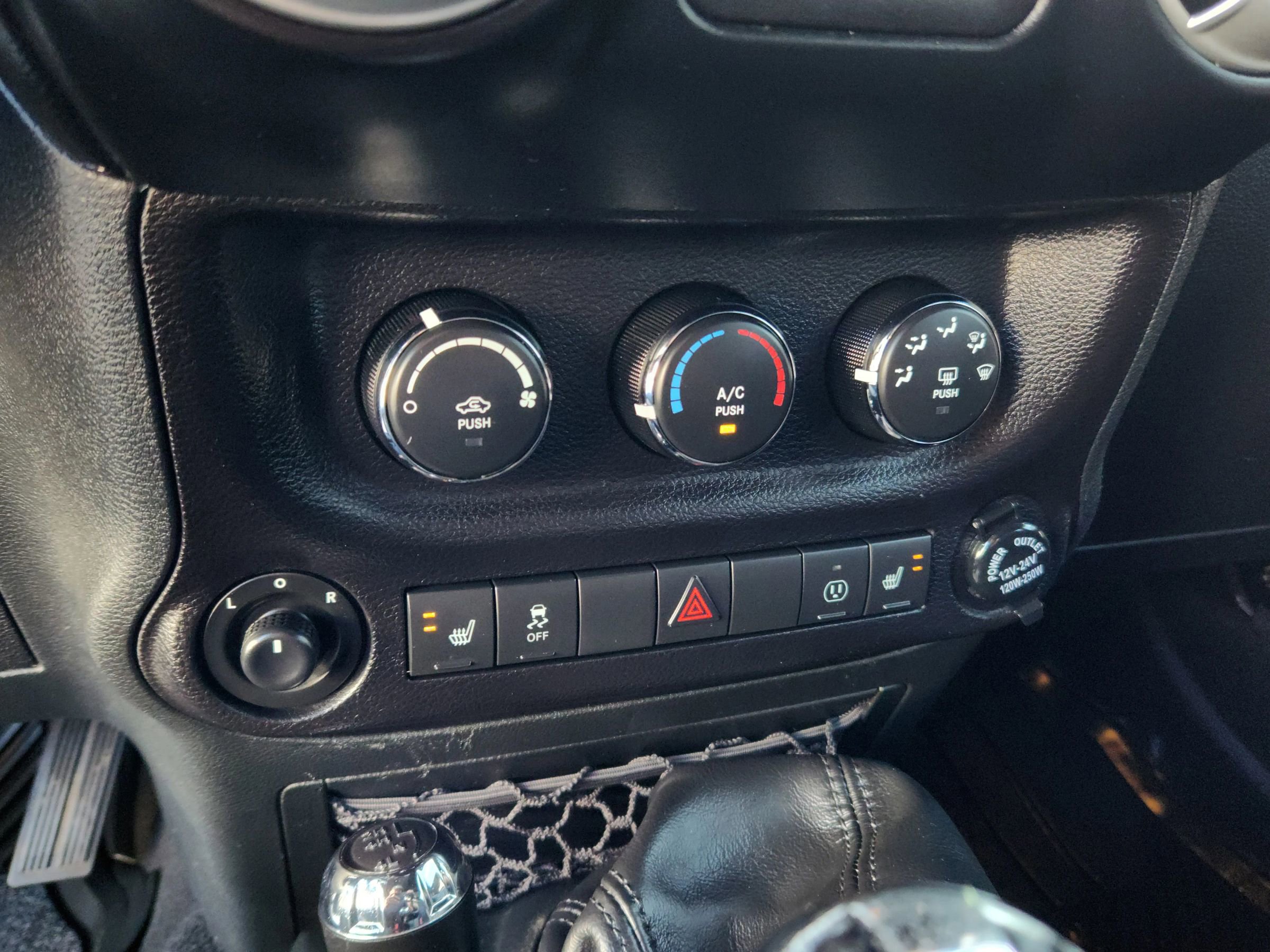 Used 2017 Jeep Wrangler Unlimited Rubicon w/ Cold Weather Group image 11