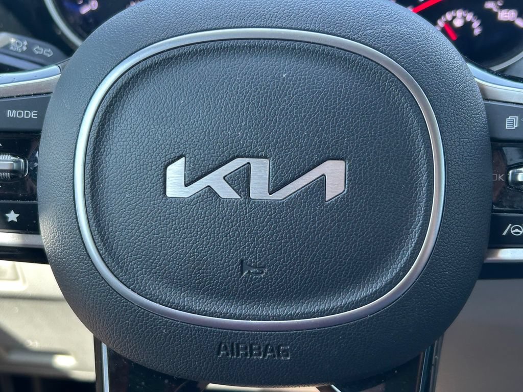 Used 2023 Kia Carnival EX FWD image 36