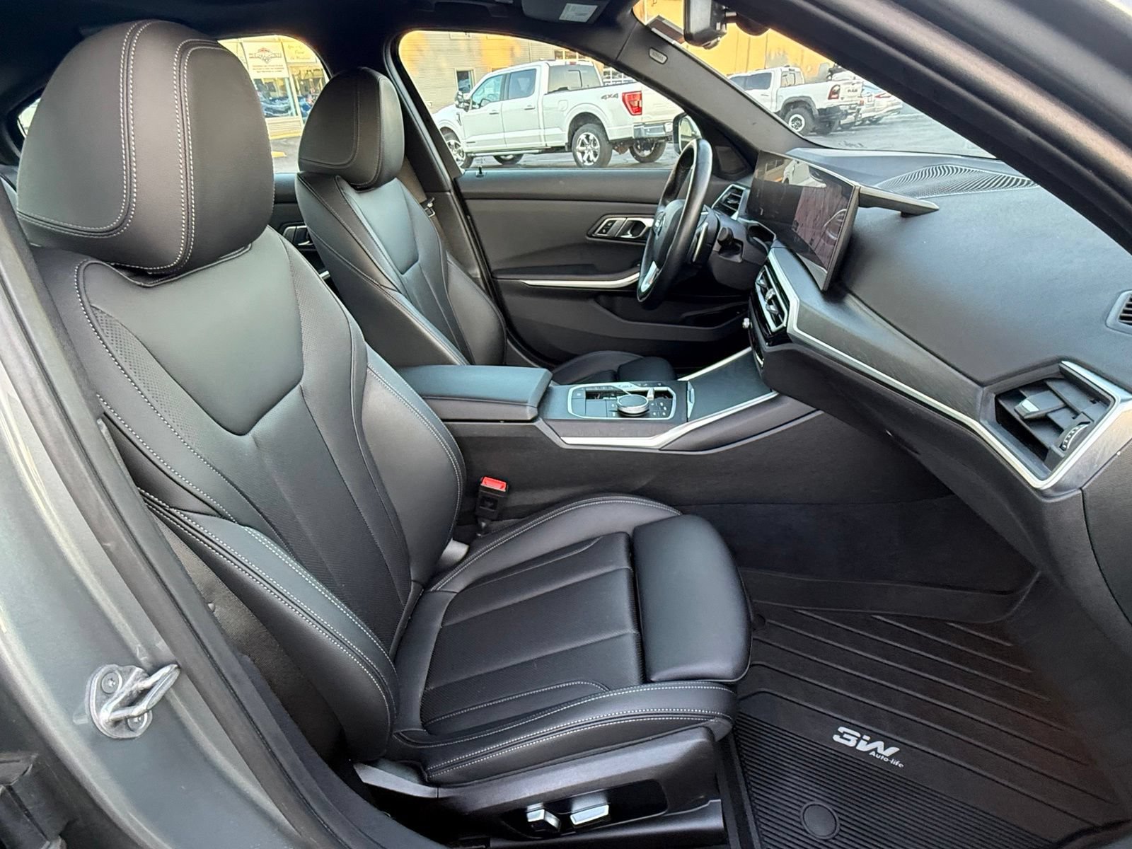Used 2023 BMW 330i xDrive Sedan AWD/4WD image 19
