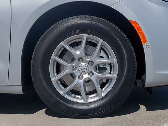 New 2026 Chrysler Pacifica Select image 11