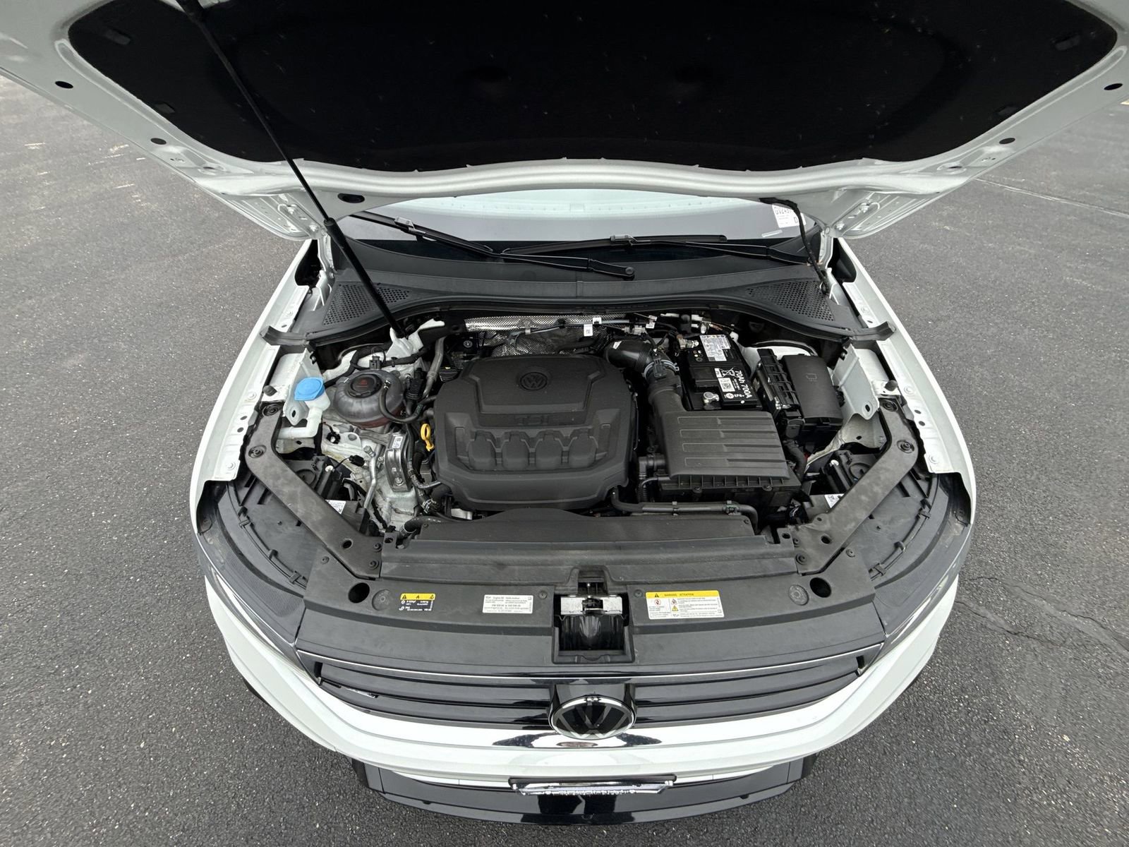 Used 2024 Volkswagen Tiguan SE R-Line image 24