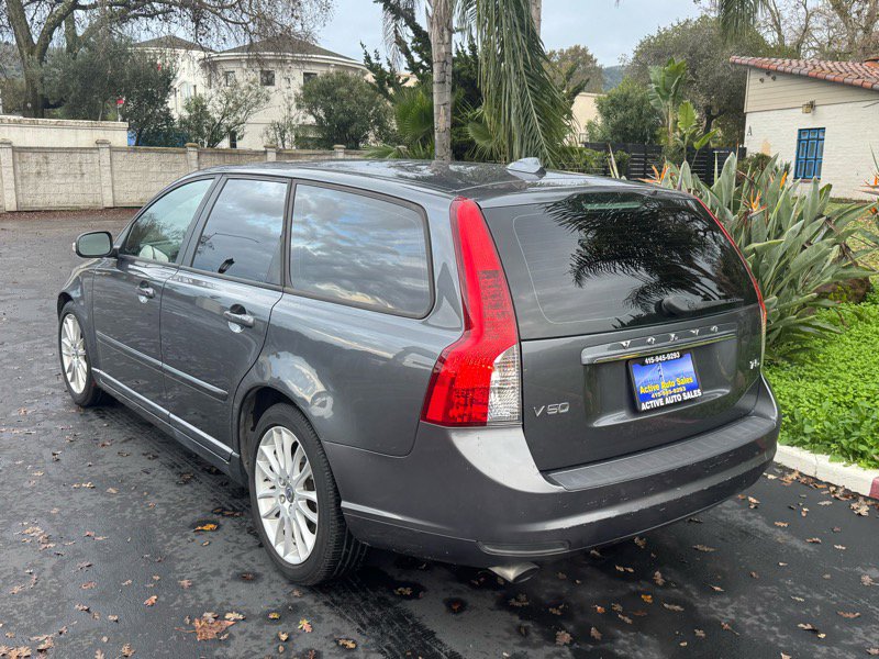 Used 2011 Volvo V50 T5 w/ Preferred Pkg image 3