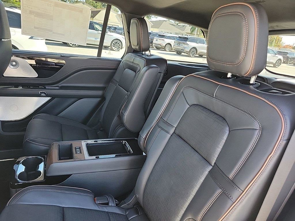 New 2025 Lincoln Aviator Black Label AWD/4WD image 17