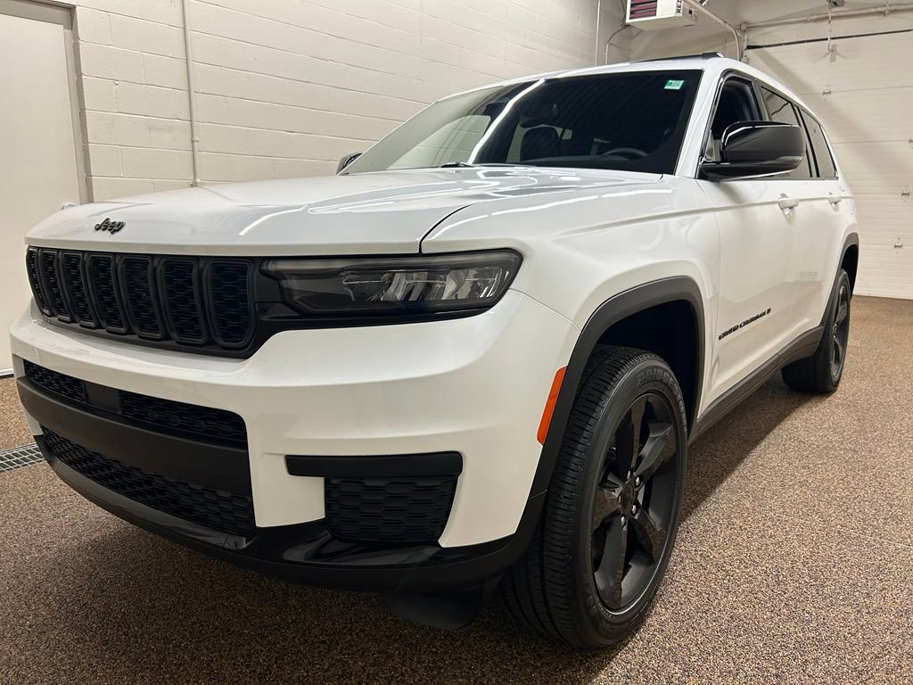 Used 2023 Jeep Grand Cherokee L Laredo AWD/4WD image 5