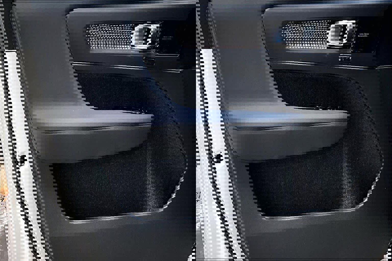 Certified 2022 Volvo XC40 T4 R-Design w/ Advanced Package image 20