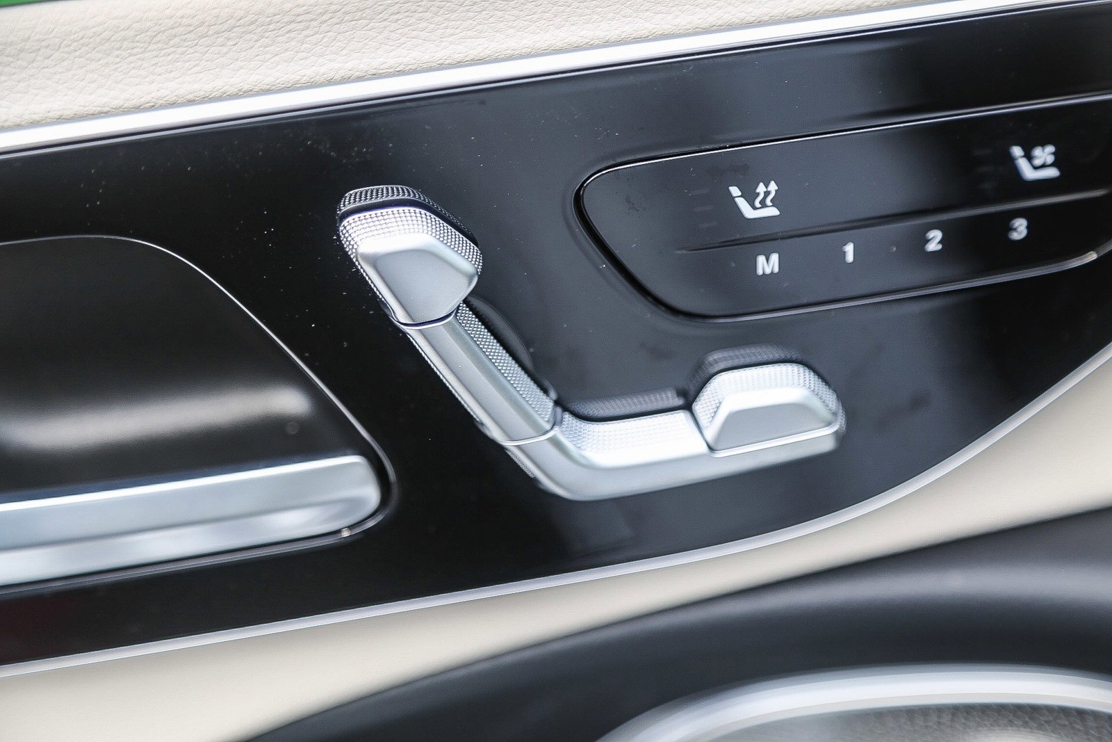 New 2024 Mercedes-Benz E 350 4MATIC Sedan image 19