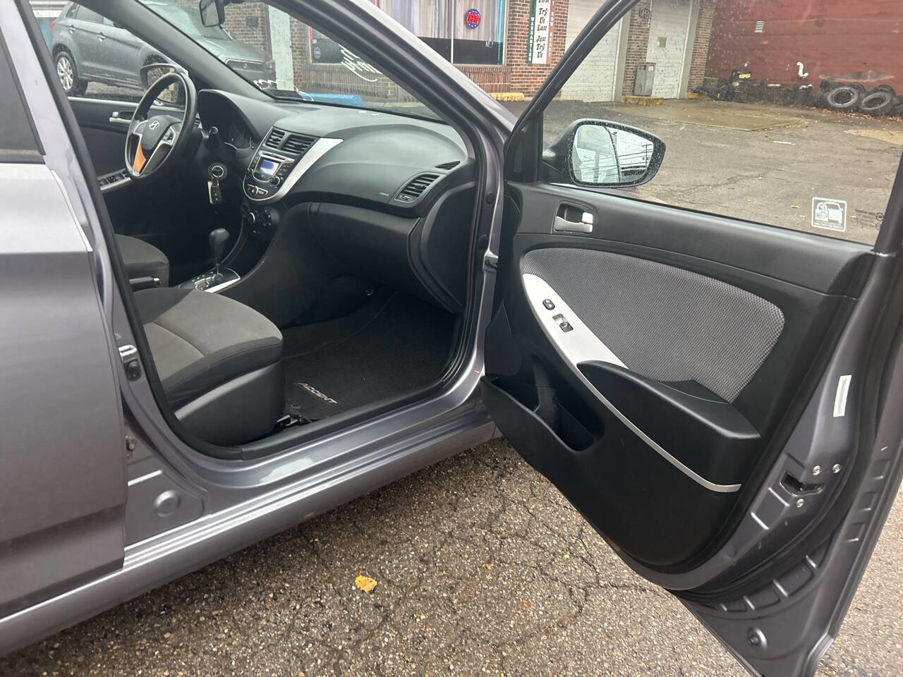 Used 2013 Hyundai Accent GS image 21