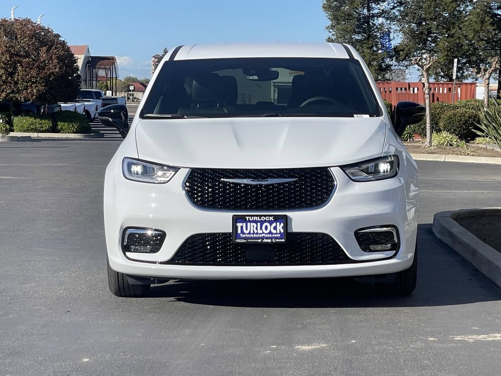 New 2026 Chrysler Pacifica Select FWD image 3