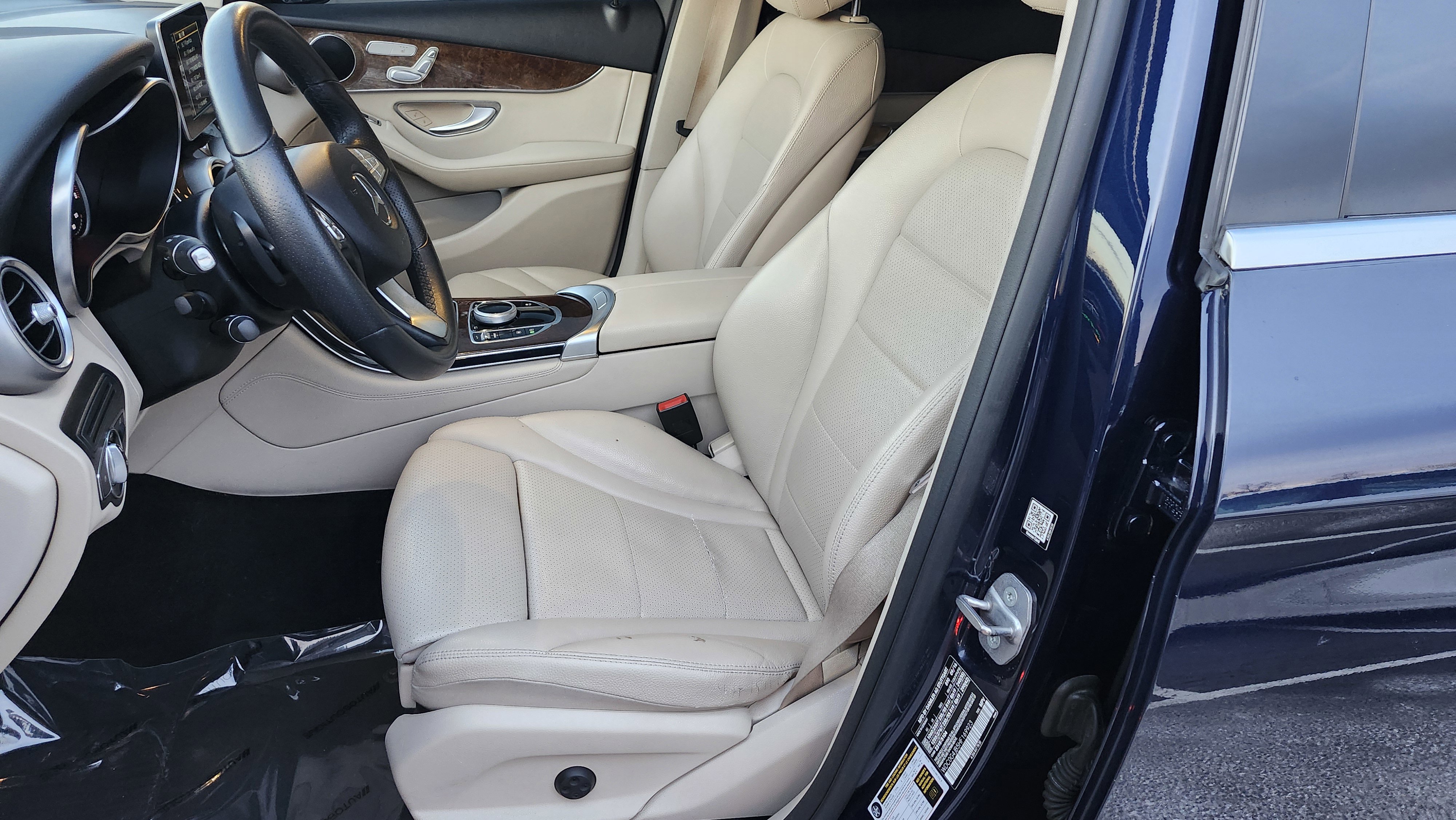 Used 2017 Mercedes-Benz GLC 300 w/ Premium 1 Package image 23