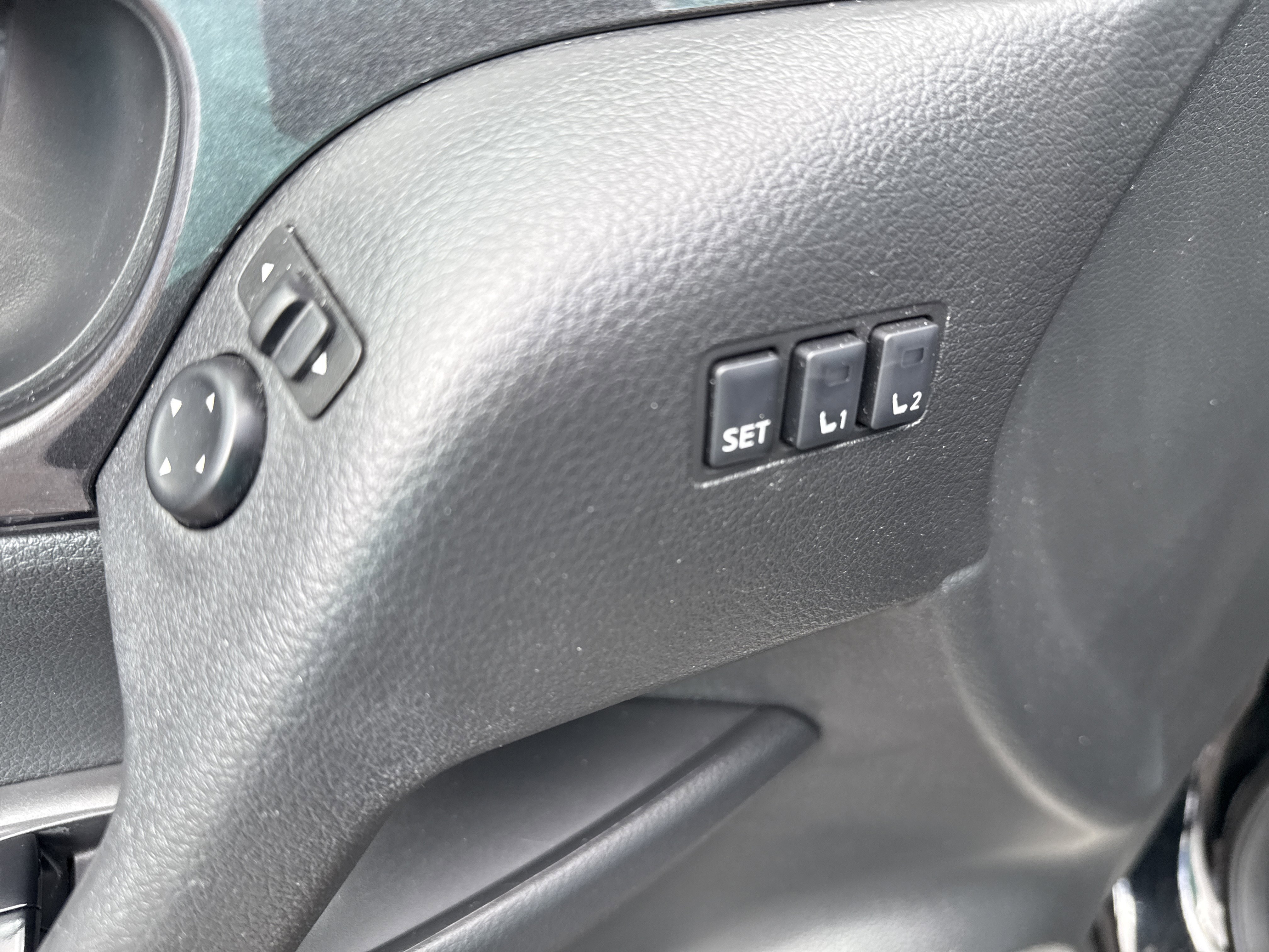 Used 2018 Nissan Rogue SV w/ Premium Package AWD/4WD image 18