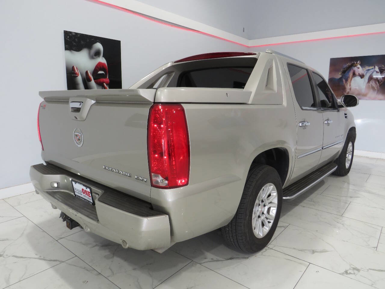 Used 2007 Cadillac Escalade EXT w/ Information Package AWD/4WD image 4