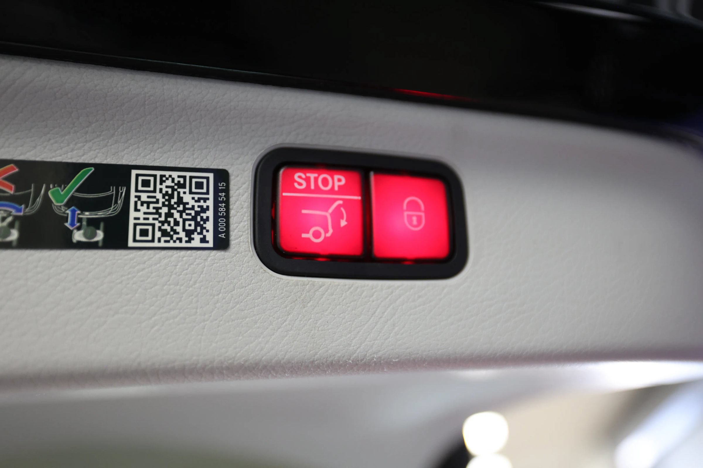 Used 2023 Mercedes-Benz EQS 580 4MATIC SUV image 59