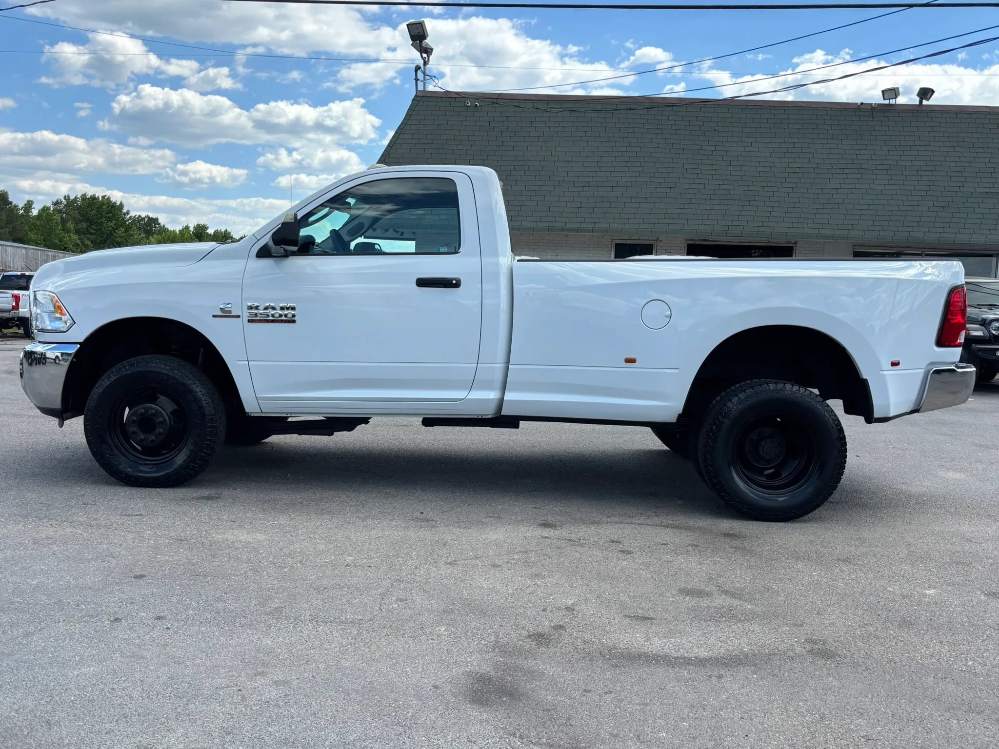 Used 2018 RAM 3500 Tradesman w/ Chrome Appearance Group AWD/4WD image 8