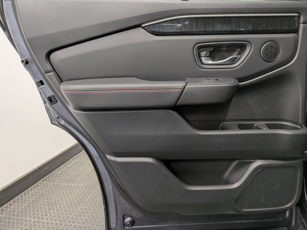 Used 2025 Honda Pilot Black Edition image 22