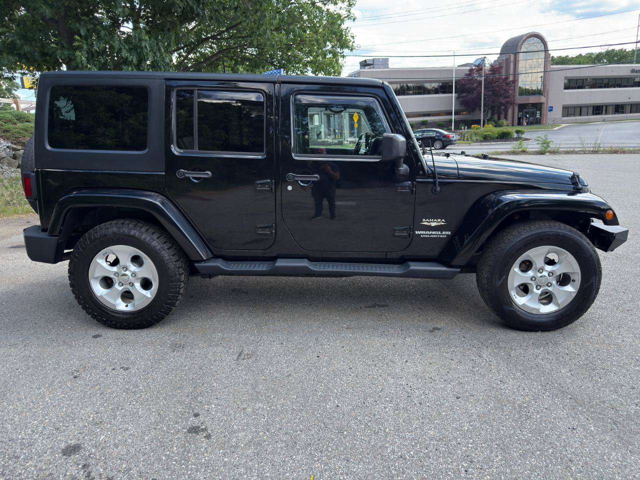 Used 2015 Jeep Wrangler Unlimited Sahara w/ Dual Top Group AWD/4WD image 4