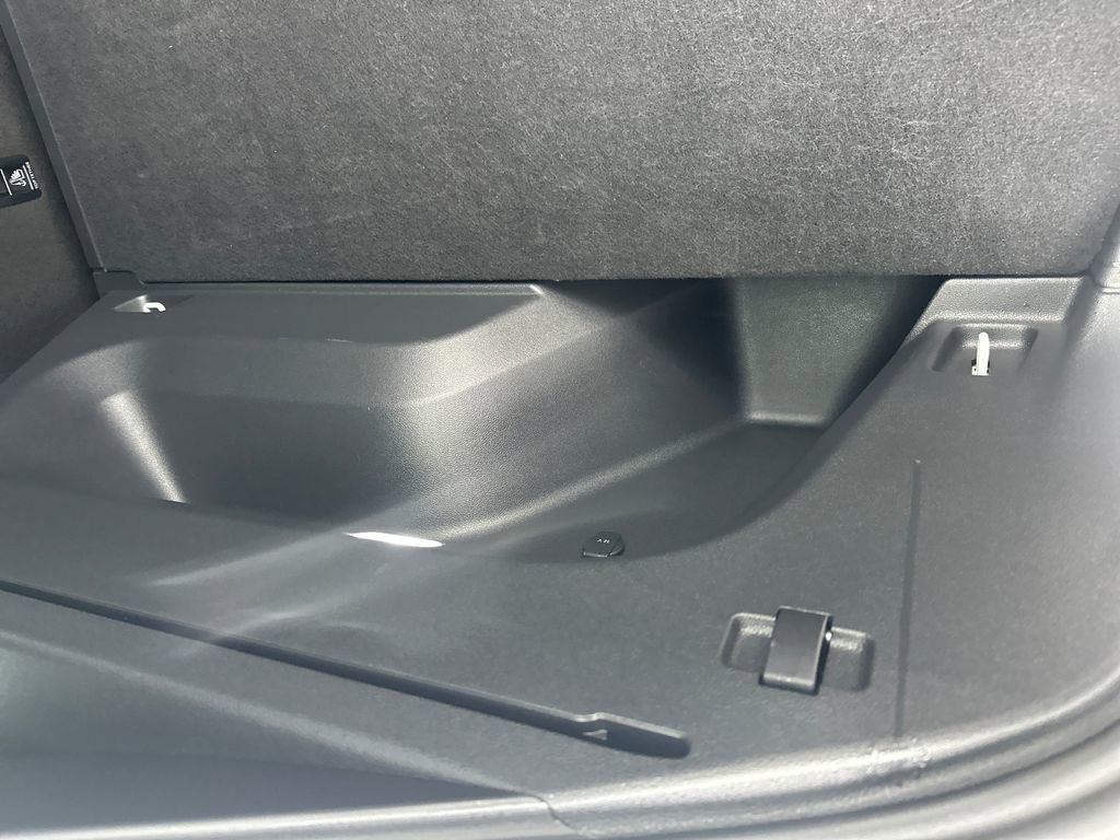 Used 2024 Volkswagen Atlas Cross Sport SE image 25