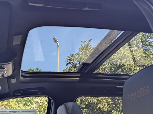 New 2026 Chevrolet Suburban High Country image 13