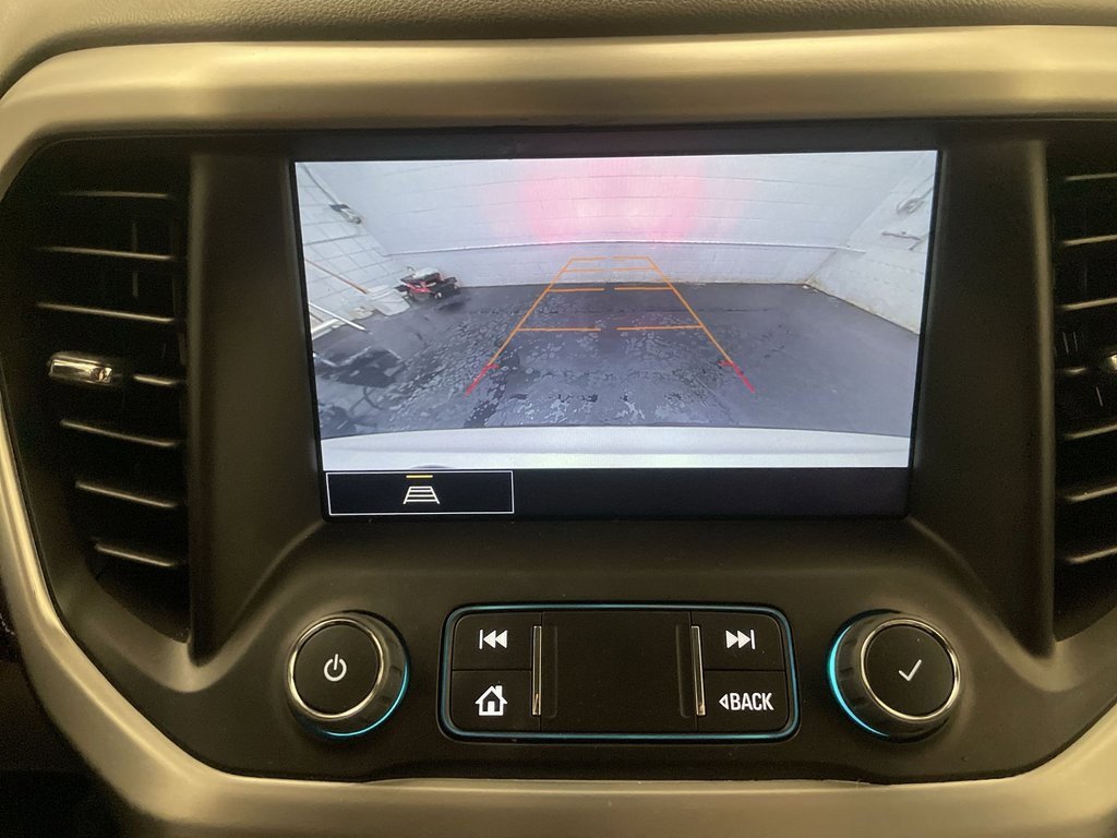 Used 2023 GMC Acadia SLE image 9